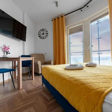 Apartamento Sky Wola Tower Varsovia