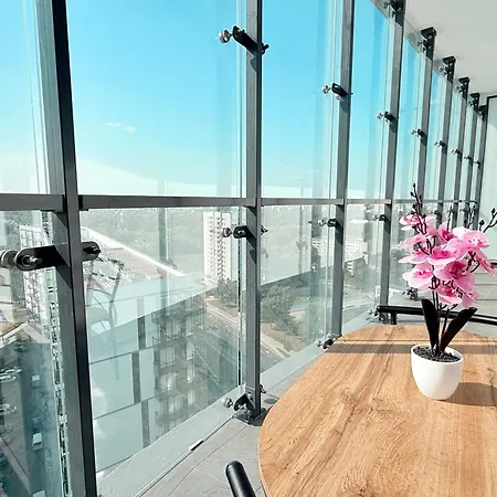 Sky Wola Tower Apartment *