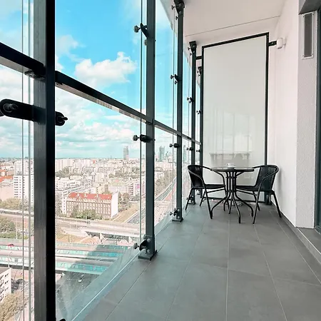 Sky Wola Tower Warschau